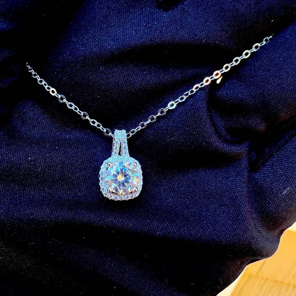 New Moissanite 10H10A Pendant Necklace 1CT,18K White Gold Plated Sterling Silver